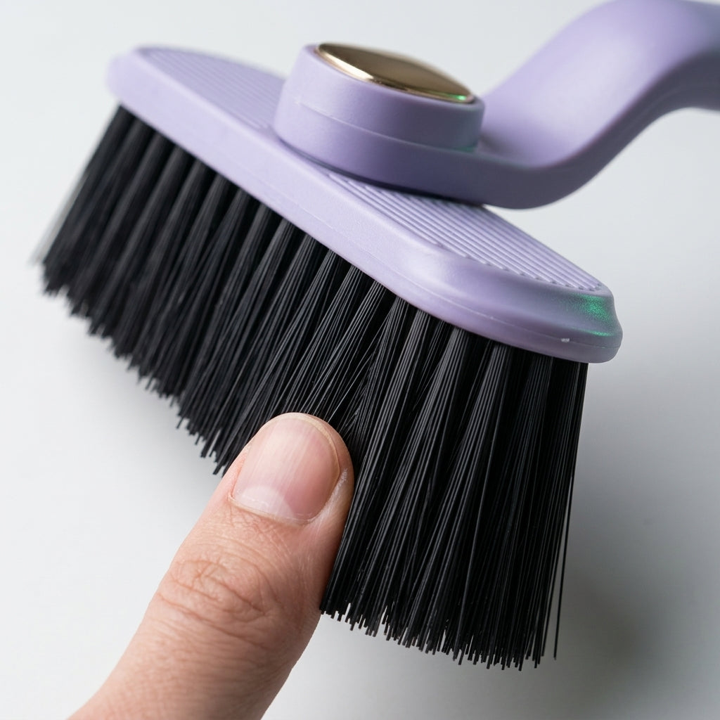 Rotating the 360 degree brush head on its pivot